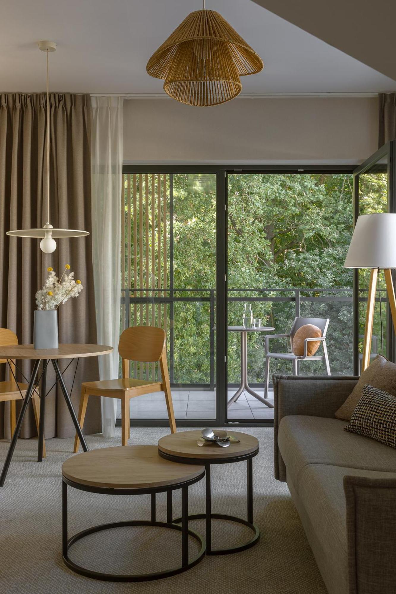 Premium Apartment kitchenette Forest Building