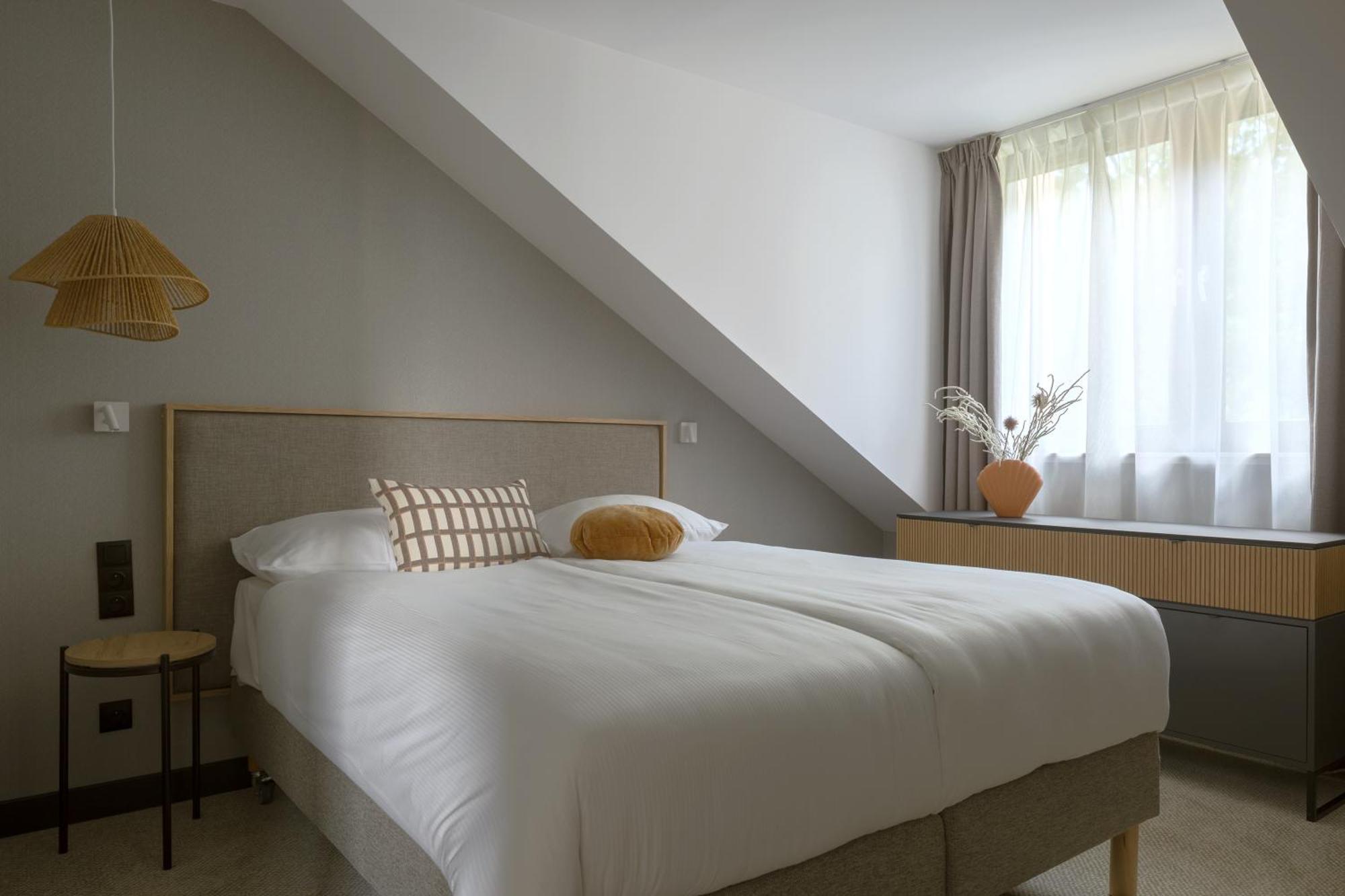 Premium Apartment kitchenette Forest Building